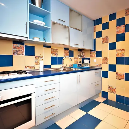 Apartment Luxury 2-bed With Huge Pool - *