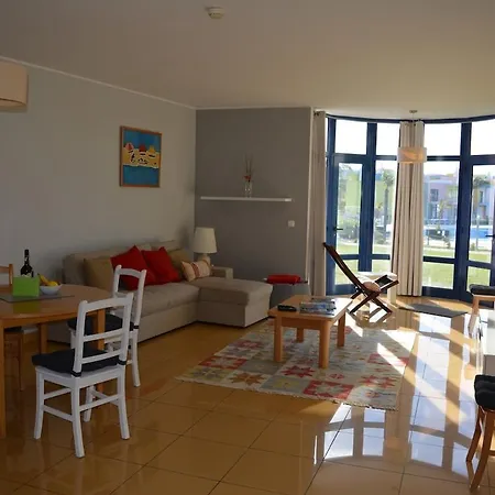 Apartment Luxury 2-bed With Huge Pool - *