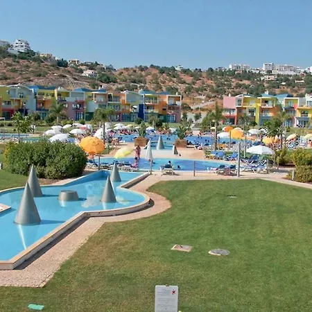 Luxury 2-bed With Huge Pool - Apartment